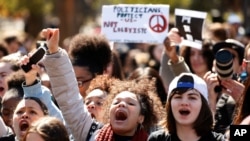 Durante la marcha nacional contra el porte de armas, estos jóvenes se reunieron en el Washington Square Park en Manhattan, Nueva York, Nueva York, EE.UU., 20 de abril de 2018. 