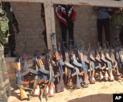O arsenal alegadamente capturado aos golpistas