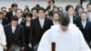 2015年1月5日日本首相安倍晉三（中）和內閣部長訪問伊勢神宮。