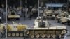Forte presença militar com aviões de combate a sobrevoarem a cidade do Cairo