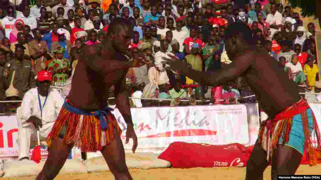 Yakubu Adamu Na Fafatawa Da 'Dan Tambaye A Neman Gurbi Na Uku A Gasar