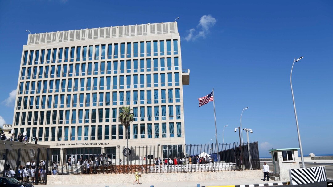 Foto de archivo del 14 de agosto del 2015 de la embajada de Estados Unidos en La Habana, Cuba.