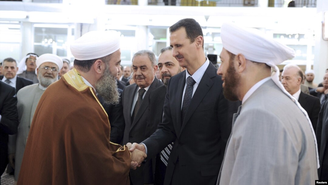 O’tgan oy Damashqdagi portlashda yaqin safdoshidan ayrilgan Assad shundan beri telekameralar oldida uchinchi bor chiqish qilishi.
