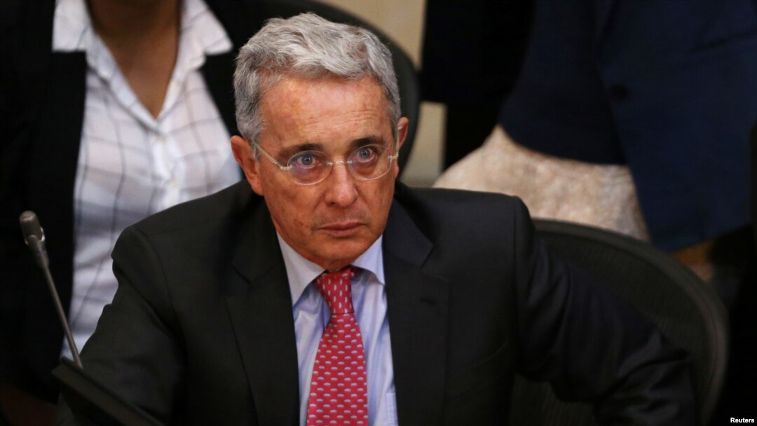 El senador y expresidente de Colombia, Alvaro Uribe, hizo sus protestas ante una plenaria del Congreso en Bogotá.