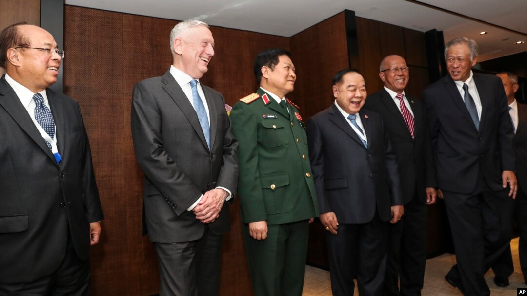 U.S. Defense Secretary Jim Mattis (2nd-L) laughs with Southeast Asian defense ministers after their meeting at the 17th International Institute for Strategic Studies (IISS) Shangri-la Dialogue. (AP Photo/Yong Teck Lim)