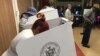 Voters make their choice at the Second Canaan Baptist Church, Central Harlem, New York, April 19, 2016. (R. Taylor / VOA) 