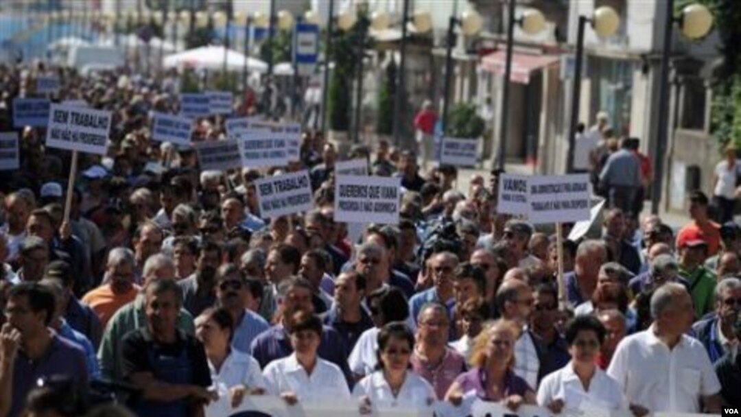 Los sindicatos habían estado reclamando a sus trabajadores desde hace semanas para realizar un paro de actividades contra las medidas.