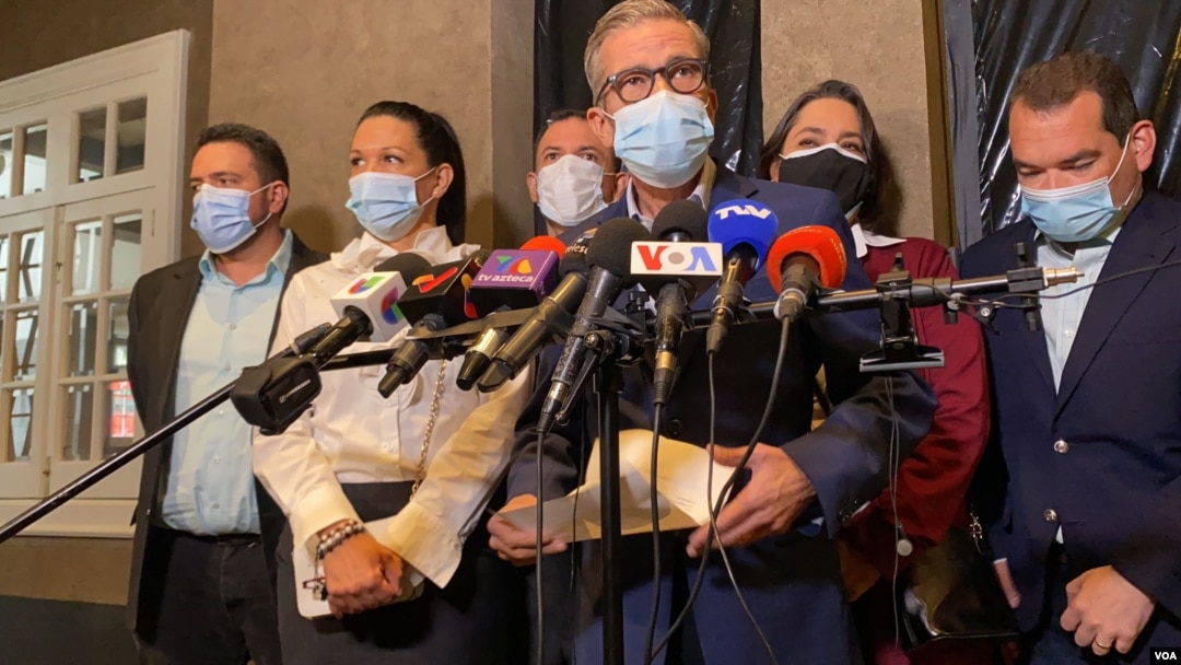 Gerardo Blyde, jefe de la delegación opositora en la Mesa de Diálogo con el gobierno venezolano de Nicolás Maduro, da una rueda de prensa el 17 de octubre del 2021. 