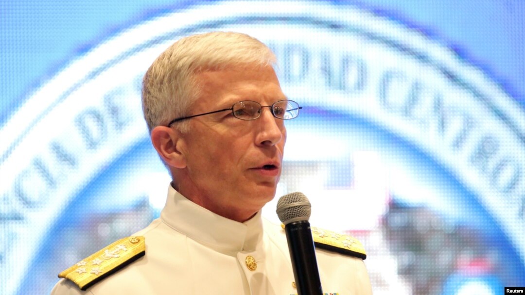 El almirante de la Armada de EE.UU. Craig Faller, comandante del Comando Sur de los EE.UU., habla durante una conferencia de prensa sobre la Cooperación Regional de Seguridad, en Tegucigalpa, el 7 de mayo de 2019.
