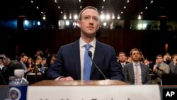Shugaban kamfanin Facebook, Mr. M. Zukerberg, yayinda ya bayyana a gaban kwamitocin bincike na majalisun Amurka