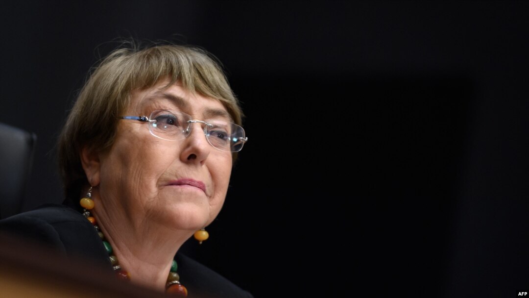 La Alta Comisionada para los Derechos Humanos, Michelle Bachelet, participa en una conferencia de prensa el 9 de diciembre de 2020, en Ginebra.