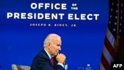 Perezida Yatowe Joe Biden mu nama n'abakuru b'ibisagara i Wilmington, Delaware, kw'italiki ya 11/23/2020.
