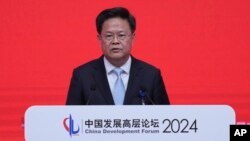 정산제 중국 국가발전개혁위원회 주임이 2024년 3월 24일 베이징 댜오위타이 국빈관에서 열린 중국 발전 포럼 특별 세션에서 연설하고 있다.