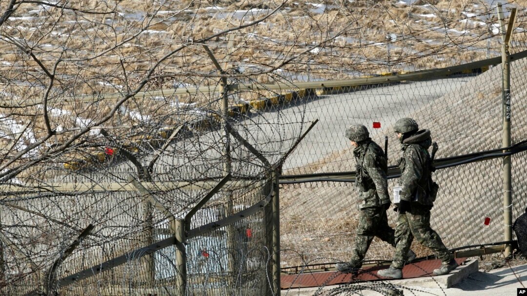군사분계선에서 경계 중인 한국군 장병들 (자료사진)