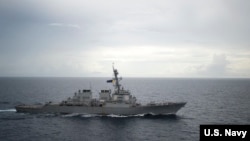 美國海軍迪凱特號驅逐艦2016年10月13日在南中國海巡航（美國海軍照片）