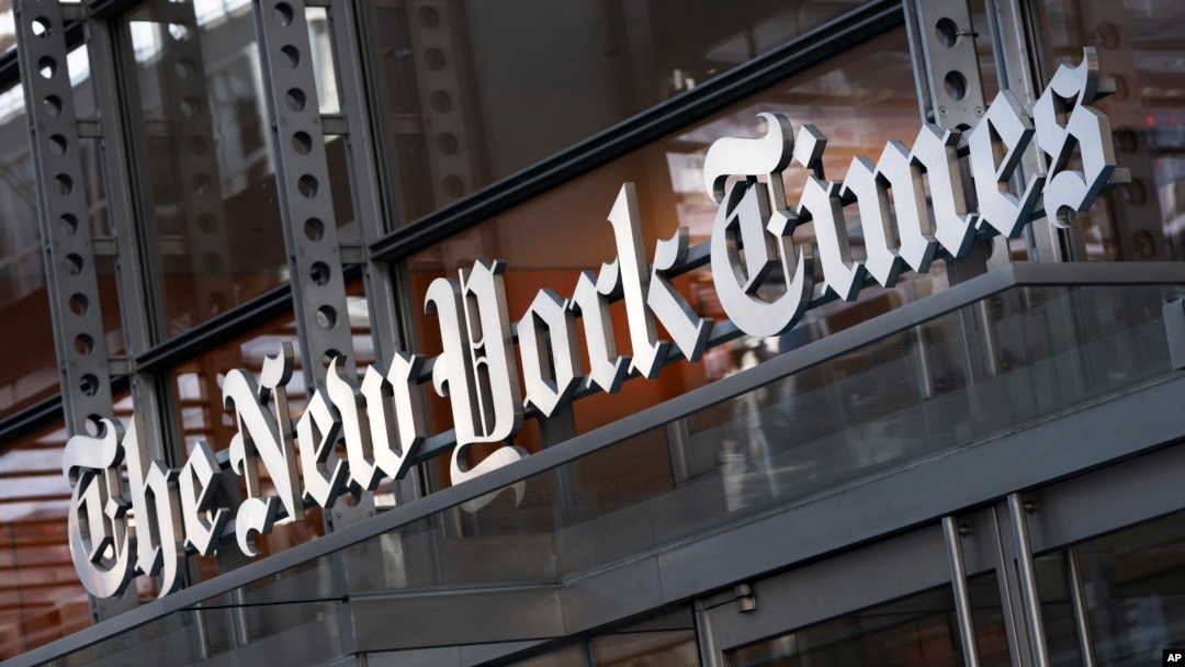 ARCHIVO - The New York Times entabla demanda federal contra OpenAI y Microsoft el 27 de diciembre de 2023, buscando poner fin a la práctica de usar su material publicado para entrenar chatbots.