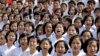 지난 7월 북한 평양 김일성광장에서 열린 한국전 정전 61주년 기념행사에서 북한 학생들이 합창을 하고 있다. (자료사진)