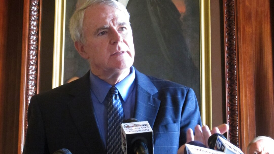 El alcalde de la ciudad, Tom Barrett, dijo que estos ataques de odio racial son motivados por los discursos de odio del presidente Donald Trump.