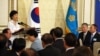 박근혜 한국 대통령이 20일 청와대 영빈관에서 열린 민주평통 간부위원 간담회에서 인사말을 하고 있다.