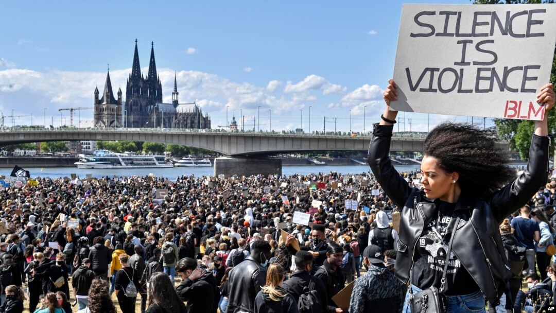 ဂျာမနီနိုင်ငံ၊ Cologne မြို့တွင်တွေ့ရသည့် ထောင်ပေါင်းများစွာသော ဆန္ဒပြသူများ။ (ဇွန် ၆၊ ၂၀၂၀)