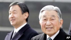아키히토 일본 천황(오른쪽)과 나루히토 왕세자.