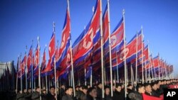 朝鲜人在平壤金日成广场游行