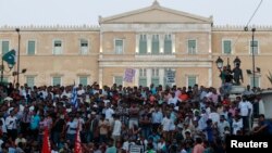 Immigrants living in Greece take part in a rally in front of the parliament as they protest against racism attacks in Athens, August 24, 2012. 