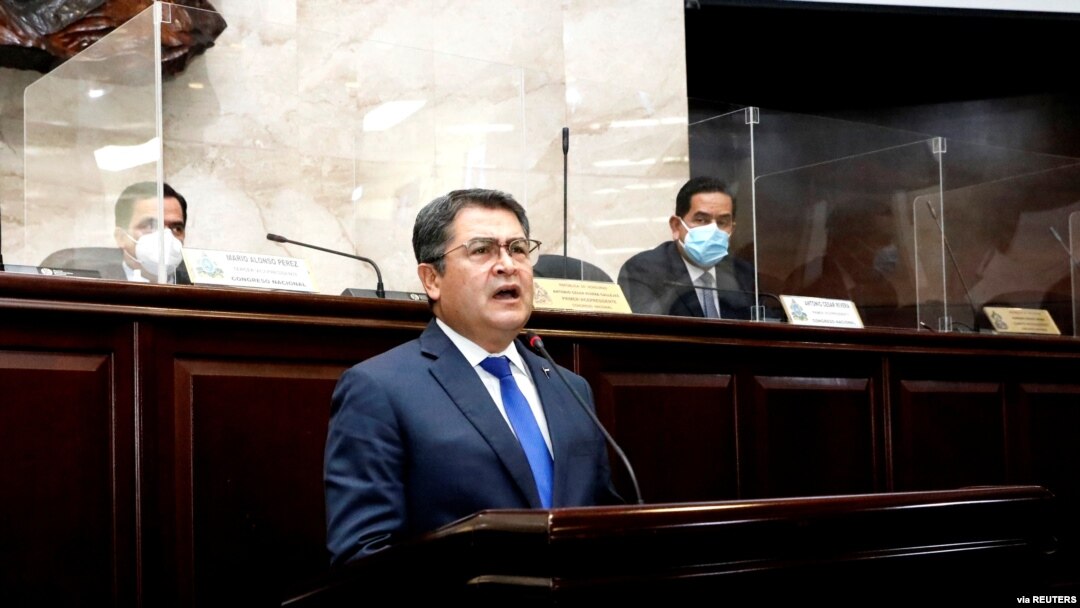 El presidente de Honduras, Juan Orlando Hernández, en un discurso ante el Congreso el 24 de febrero de 2021. [Foto de la presidencia de Honduras distribuida por Reuters].