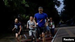 2018年5月17日，人们在北京参与国际不再恐同日长跑活动。