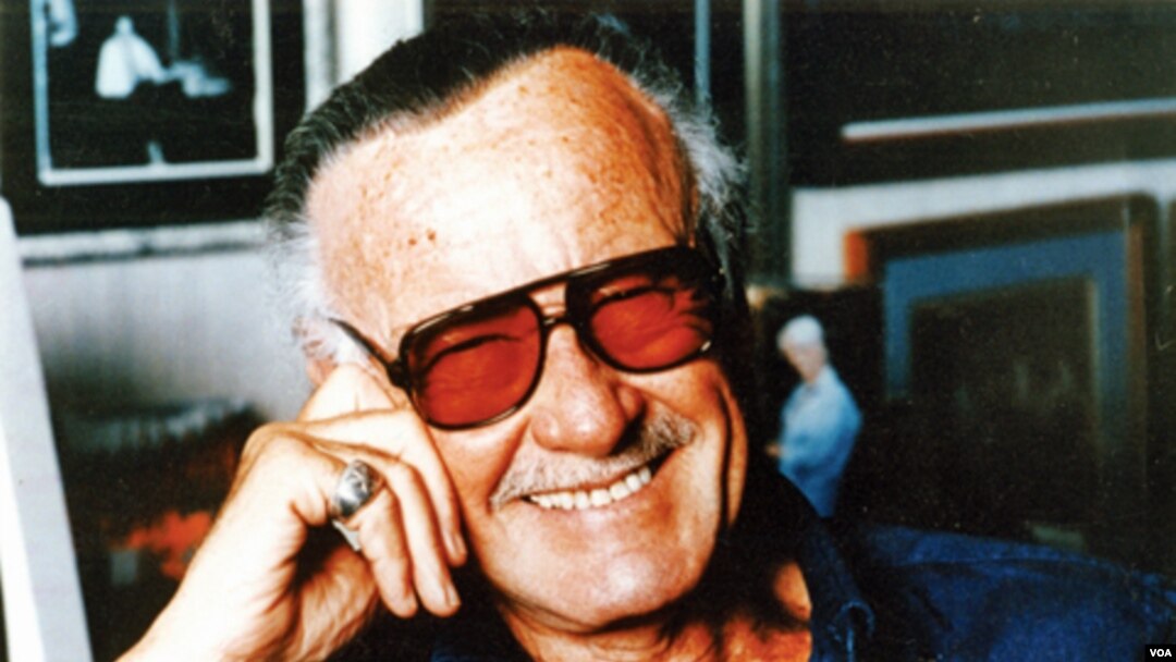 Stan Lee es el creador de grandes súper héroers como El hombre araña, Hulk, El hombre de hierro, entre otros.