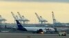 一架聯邦快遞(FedEx)波音767貨機3月1日遭遇鳥擊單側發動機起火。