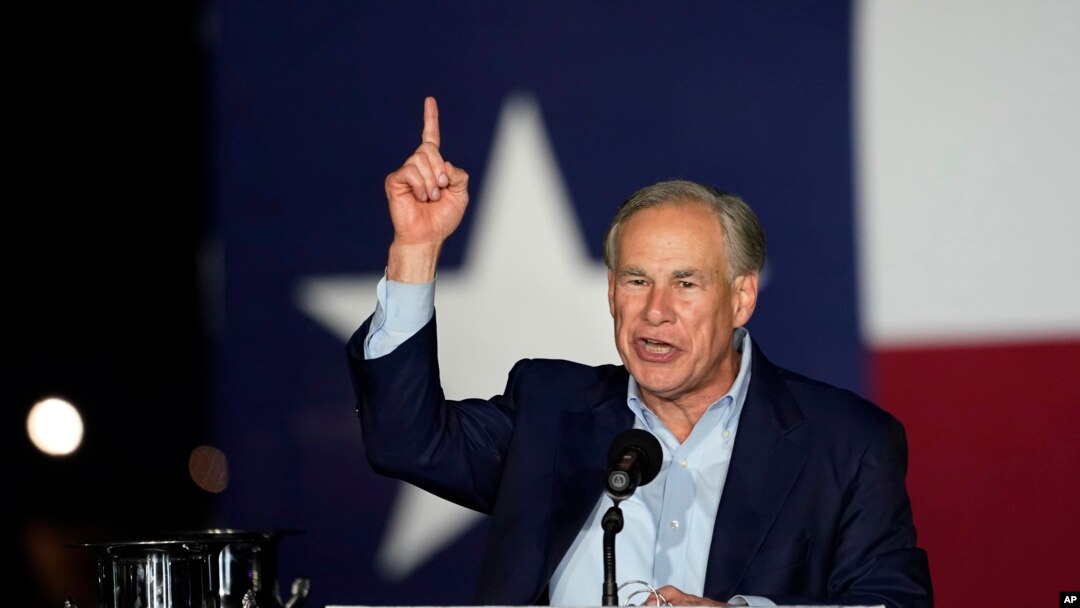El gobernador de Texas, Greg Abbott, durante un mitin de campaña de cara a las primarias del Partido Republicano en Corpus Christi, EEUU, el 1 de marzo de 2022.