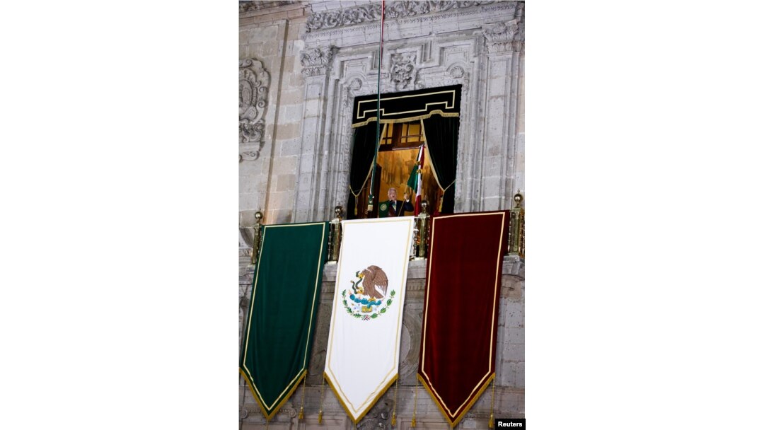 El presidente de México, Andrés Manuel López Obrador, habla durante la ceremonia para conmemorar la Independencia de México, en el Palacio Nacional de la Ciudad de México, México, 15 de septiembre de 2022. REUTERS/Raquel Cunha
