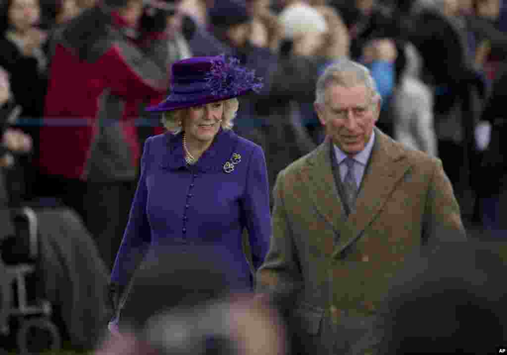英國的查爾斯王子和他的妻子、康沃爾公爵夫人卡米拉12月25日抵達英國桑德林漢姆,出席英國皇家傳統的聖誕節教堂崇拜活動