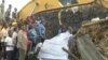 መጋቢት 2/2009 ዓ.ም በኮልፌ ቀራንዮ በደረሰው የመደርመስ አደጋ የሟቾቹን አስክሬን ለማውጣት ጥረት እየተደረገ ባለበት ወቅት።