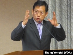 执政党国民党立委吴育升 (美国之音张永泰拍摄)