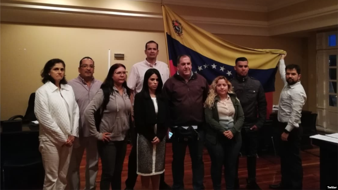 María Faría, representante diplomática Venezuela en Costa Rica, publicó en su red social Twitter que había asumido el control de la sede de la embajada en ese país, junto con esta fotografía.