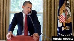 President Barack Obama talks with Afghanistan President Hamid Karzai in the Oval Office. (White House Photo/ Pete Souza)