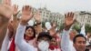 Peruanos marchan por la paz mientras país espera más protestas tras destitución de Castillo