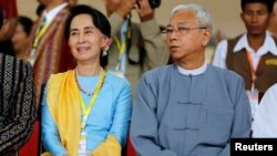 緬甸國務資政昂山素姬和總統吳廷覺共同出席會議 (資料圖片)
