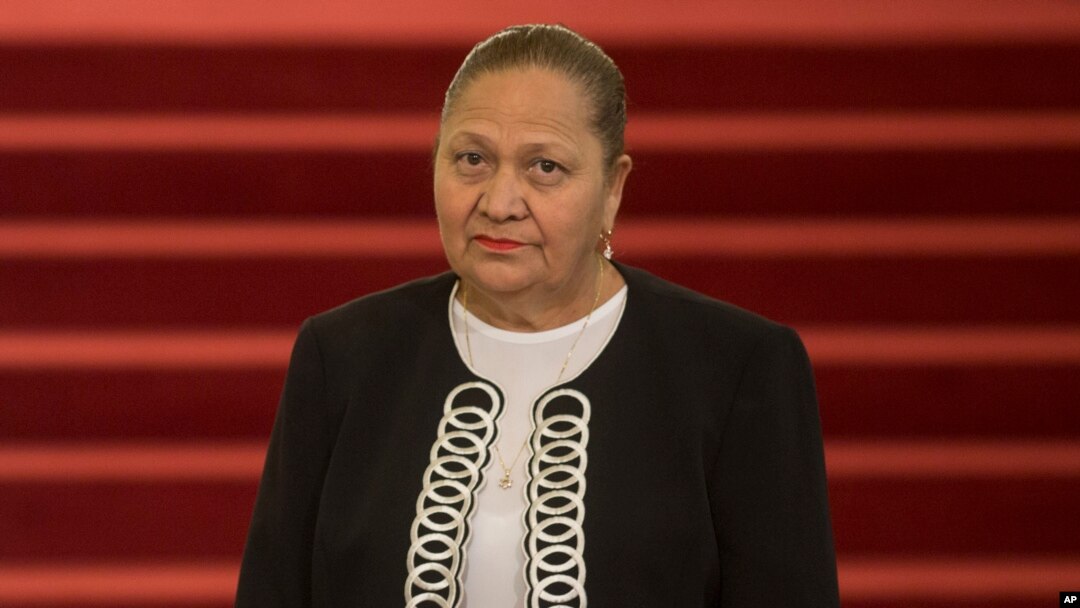 ARCHIVO - La fiscal general Consuelo Porras asiste a su ceremonia de juramento en el Palacio Nacional en la Ciudad de Guatemala, el 16 de mayo de 2018. AP