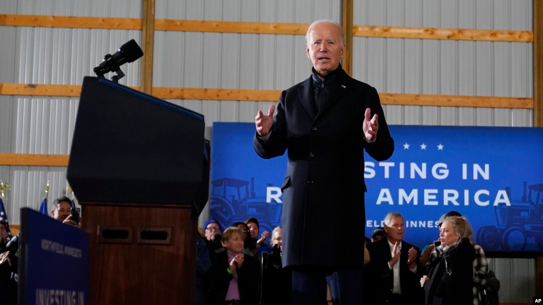 El presidente de EEUU, Joe Biden, habla en un evento de campaña en Northfield, Minnesota, el 1 de noviembre de 2023.