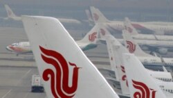 停靠在北京首都國際機場的中國國航客機。（路透社）
