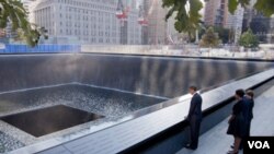 El presidente Obama rinde tributo a las víctimas en Nueva York, junto al nuevo Memorial inaugurado con motivo del 10 aniversario.