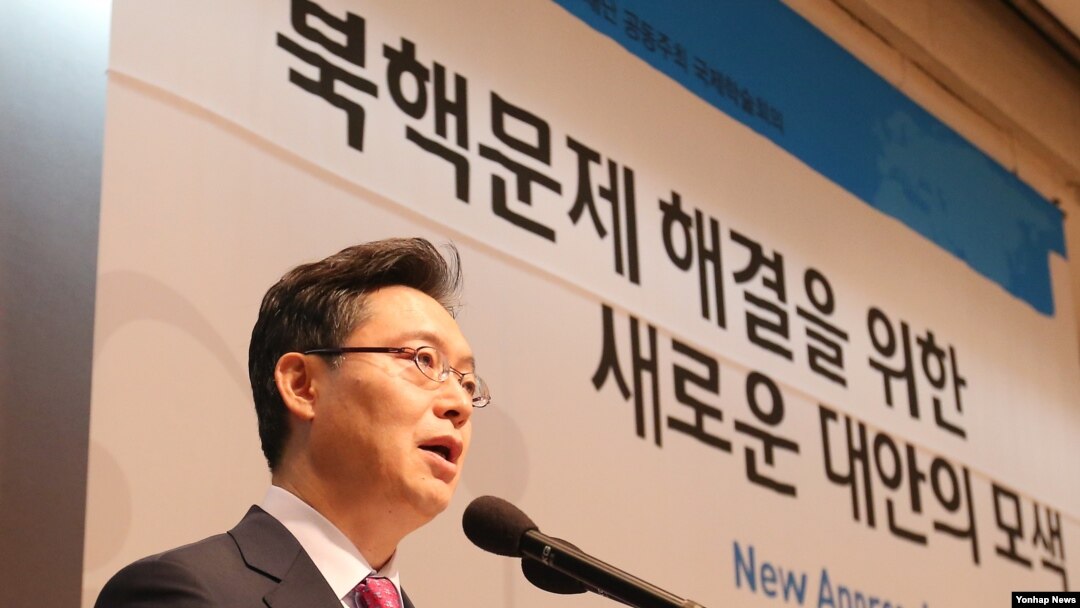 한국 국가안보전략연구원과 헤리티지 재단 공동 주최로 28일 서울에서 열린 국제학술회의에서 황준국 한국 외교부 한반도평화교섭본부장이 기조연설을 하고 있다.