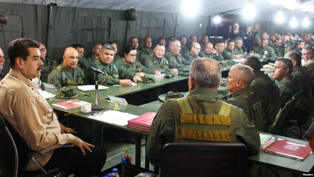 Una eventual retirada total de los especialistas militares rusos de Venezuela sería un golpe para el presidente en disputa Nicolás Maduro, que considera a Moscú como un aliado cercano.
