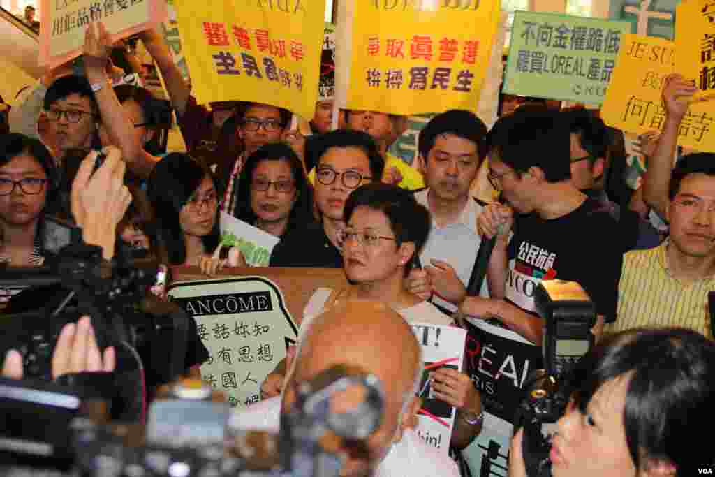 香港十六個政黨和團體銅鑼灣時代廣場抗議Lancome
