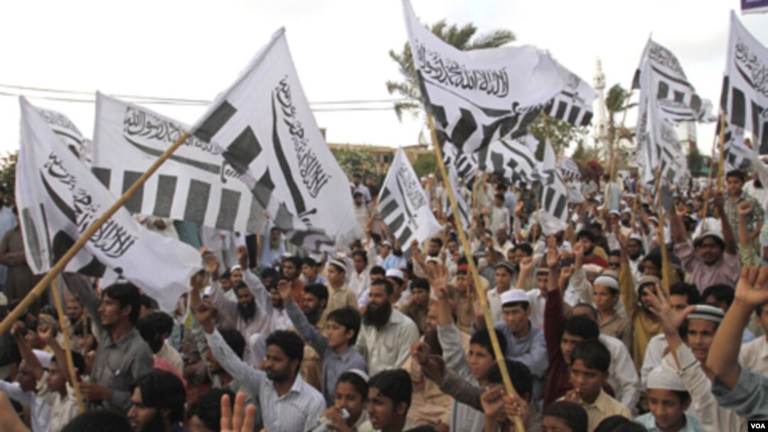 Miembros del partido religioso paquistaní Jamatut Dawa condenan en Karachi la muerte Bin Laden.