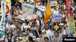 Anti-nuclear protesters march during a demonstration in Tokyo July 29, 2012.