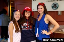 Three Donald Trump supporters, students at Hofstra University in Hempstead, New York, pose for a photo in the dining hall ahead of Monday's presidential debate on campus (B. Allen/VOA)